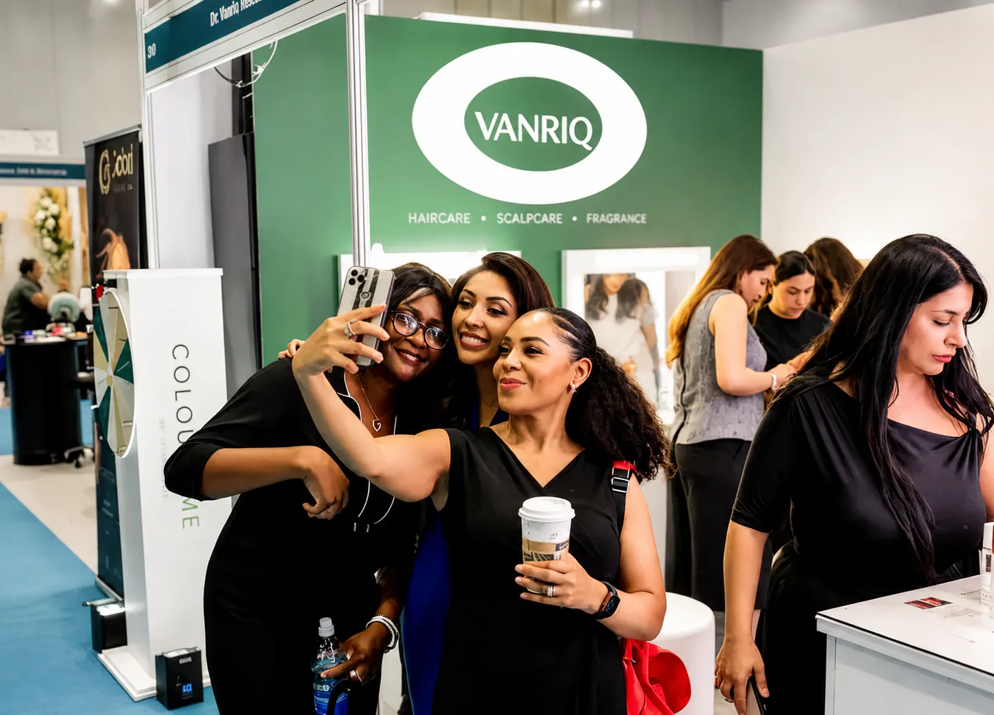 Product discussion during the exhibition with sample bottles on display