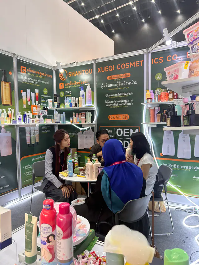 On-site exhibition communication around product samples and packaging